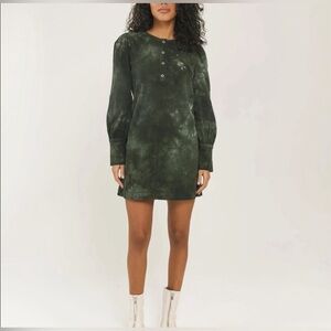 Something Navy Edie Long Sleeve Mini Dress
Army Green Tie Dye Size S Small